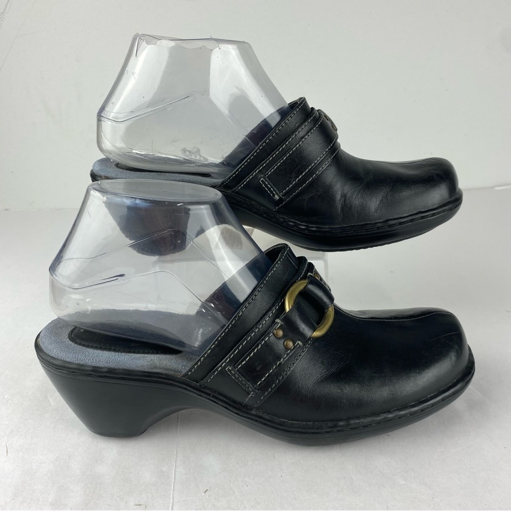 Clarks Womens 8.5 Black Leather Heeled Mules Slip On Clogs
